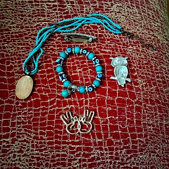 NEWOT💥 Evil Eyes Bracelet, Green Stone Pendant Necklace and 2 Brooches Set - Picture 5 of 11